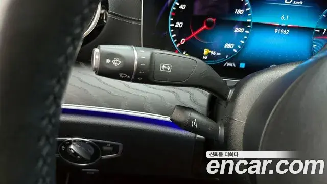 Mercedes-Benz E-Class 2020 — Photo 18/20