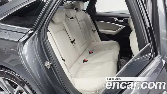 Audi A6 2022 — Фото 11/20