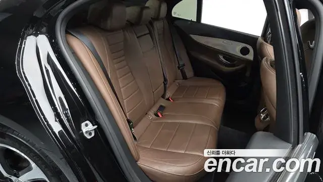 Mercedes-Benz E-Class 2020 — Şəkil 18/21