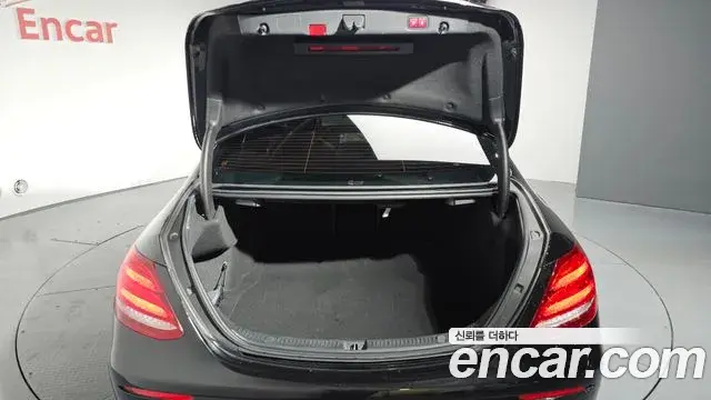 Mercedes-Benz E-Class 2020 — Şəkil 21/21