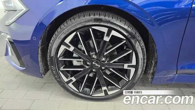 Kia K5 2023 — Photo 8/20
