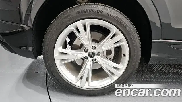 Audi Q8 2023 — ფოტო 23/29
