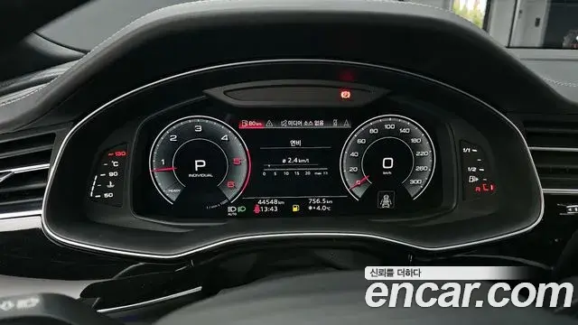 Audi Q8 2023 — ფოტო 26/29