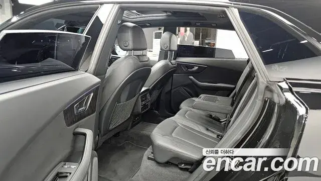 Audi Q8 2023 — ფოტო 6/29