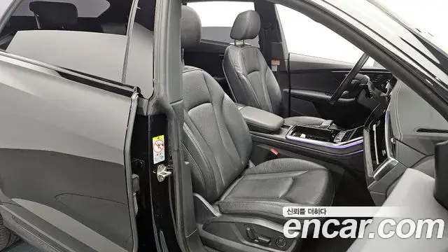 Audi Q8 2023 — ფოტო 19/29