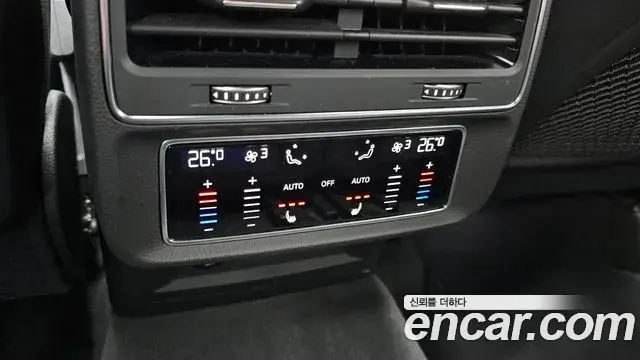 Audi Q8 2023 — ფოტო 25/29