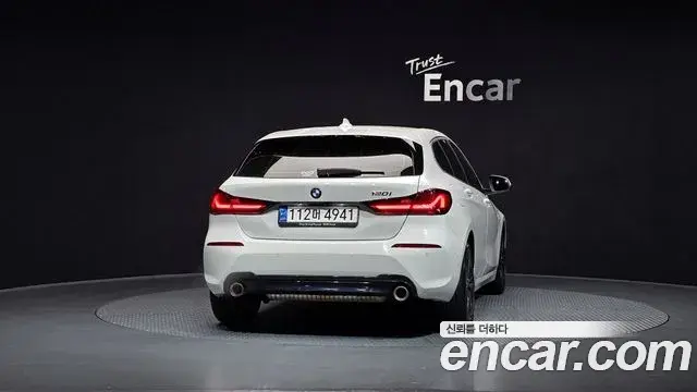 BMW 1 Series 2022 — ფოტო 15/20