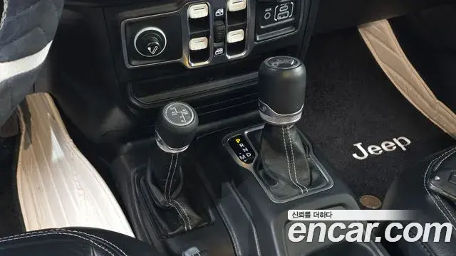 Jeep Wrangler 2019 — Şəkil 10/20