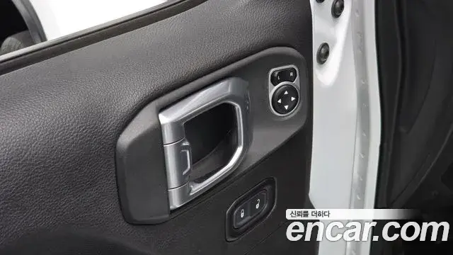 Jeep Wrangler 2019 — Şəkil 13/20