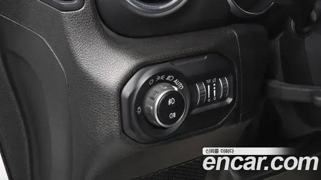 Jeep Wrangler 2019 — Şəkil 5/20