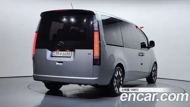Hyundai Staria 2021 — ფოტო 1/20