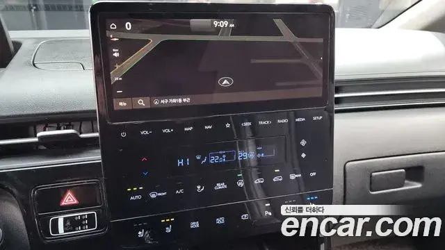 Hyundai Staria 2021 — ფოტო 2/20