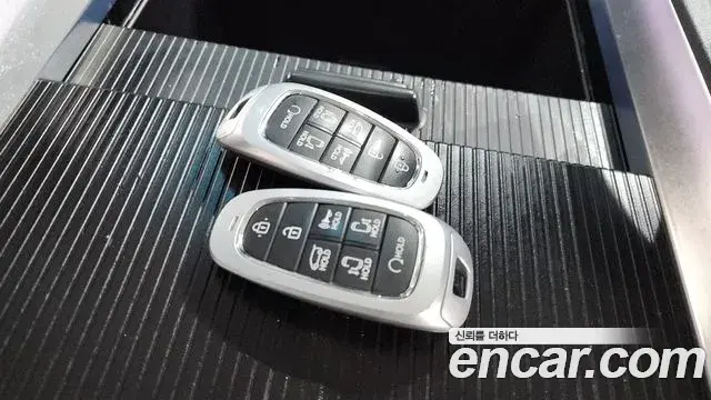 Hyundai Staria 2021 — ფოტო 14/20