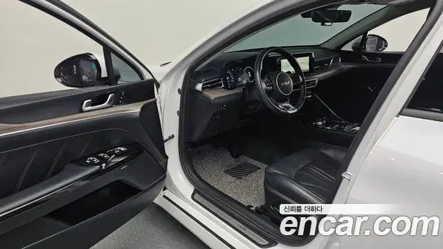 Kia K5 2023 — Photo 13/20