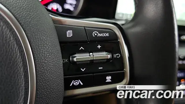 Kia Carnival 2021 — Şəkil 18/20