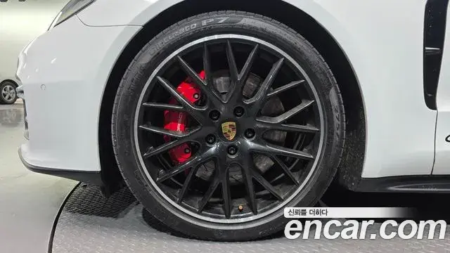 Porsche Panamera 2019 — Photo 6/20