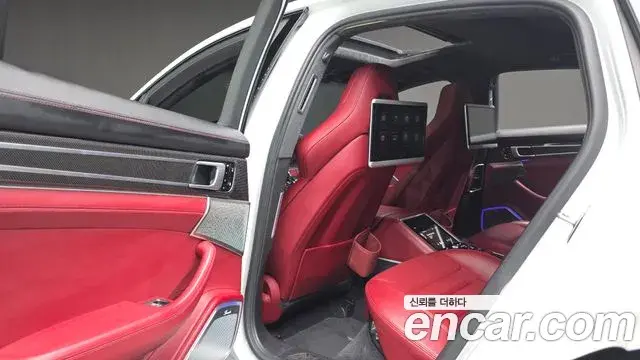Porsche Panamera 2019 — Photo 2/20