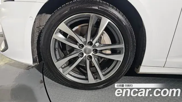 Audi A6 2021 — ფოტო 14/20