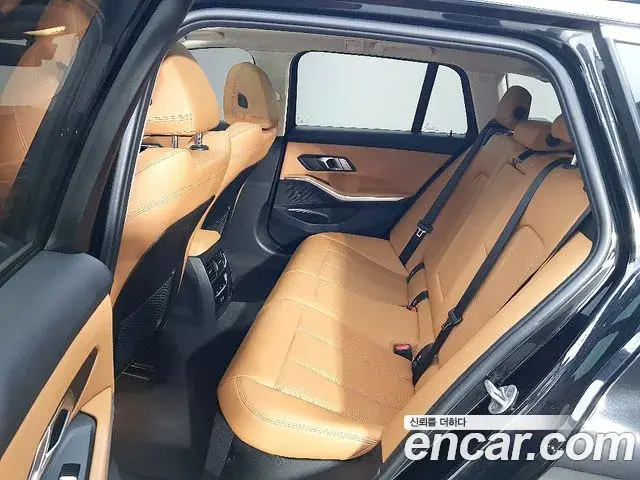 BMW 3 Series 2023 — ფოტო 18/20