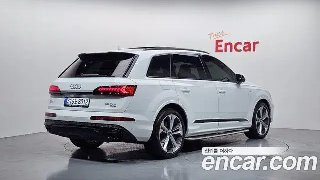 Audi Q7 2022 — Şəkil 16/20
