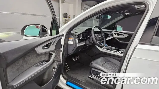 Audi Q7 2022 — Şəkil 17/20