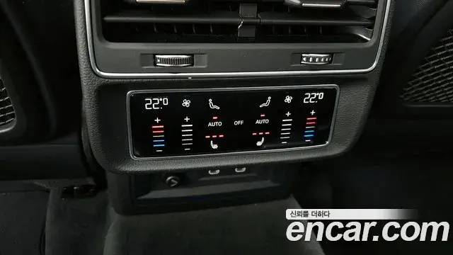 Audi Q7 2022 — Şəkil 15/20