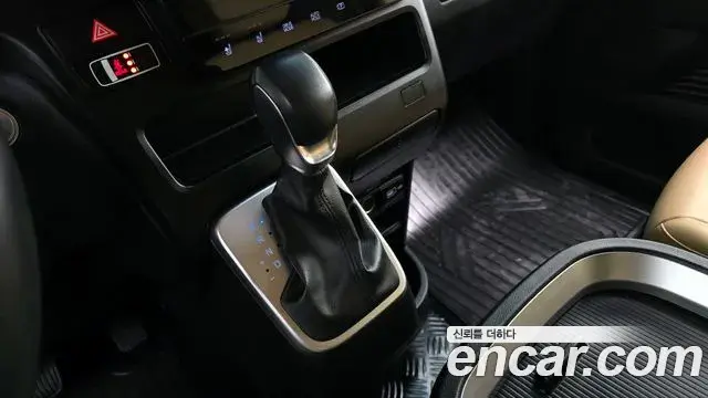 Hyundai Staria 2023 — Photo 12/20