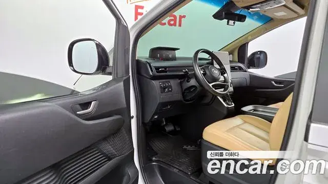 Hyundai Staria 2023 — Photo 13/20