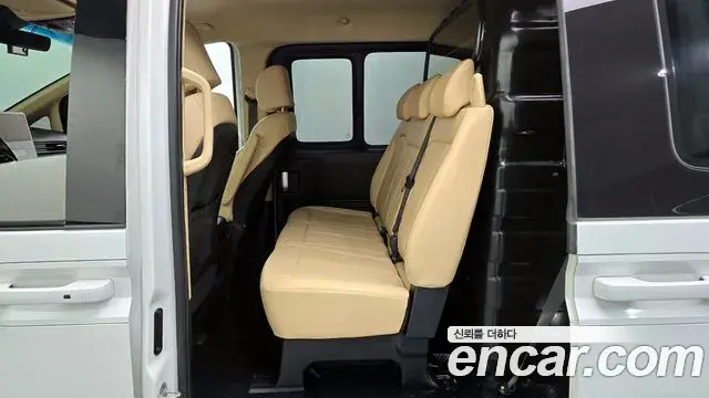 Hyundai Staria 2023 — Photo 9/20