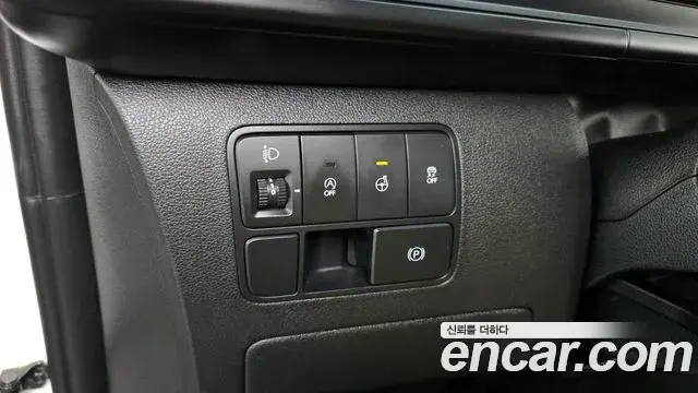 Hyundai Staria 2023 — Photo 7/20