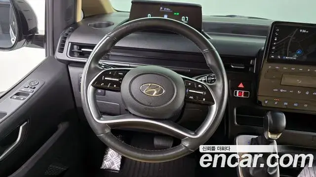 Hyundai Staria 2023 — Photo 18/20