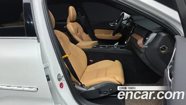 Volvo XC60 2023 — Şəkil 18/20
