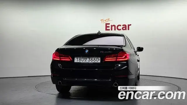 BMW 5 Series 2020 — ფოტო 17/20