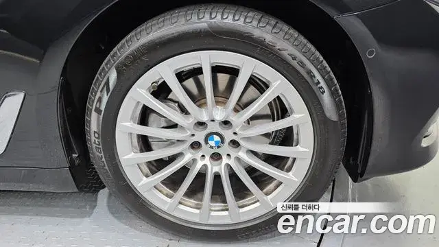 BMW 5 Series 2020 — ფოტო 2/20