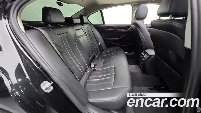BMW 5 Series 2020 — ფოტო 19/20