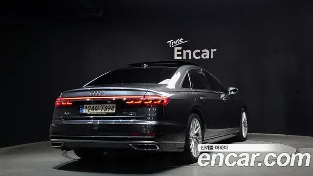 Audi A8 2021 — Фото 2/20