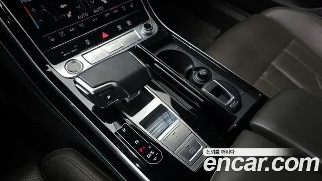 Audi A8 2021 — Фото 9/20