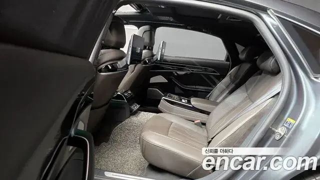 Audi A8 2021 — Фото 13/20