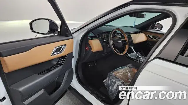 Land Rover Range Rover Velar 2025 — Фото 10/20
