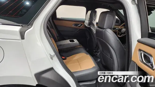 Land Rover Range Rover Velar 2025 — Фото 12/20