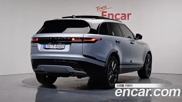 Land Rover Range Rover Velar 2024 — Photo 13/20