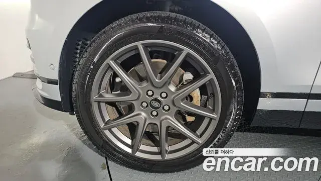 Land Rover Range Rover Velar 2024 — Photo 16/20