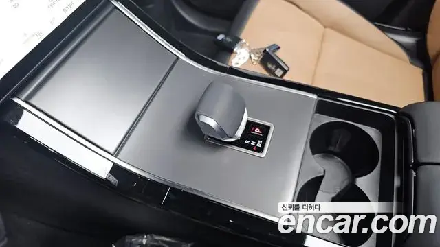 Land Rover Range Rover Velar 2024 — Photo 17/20