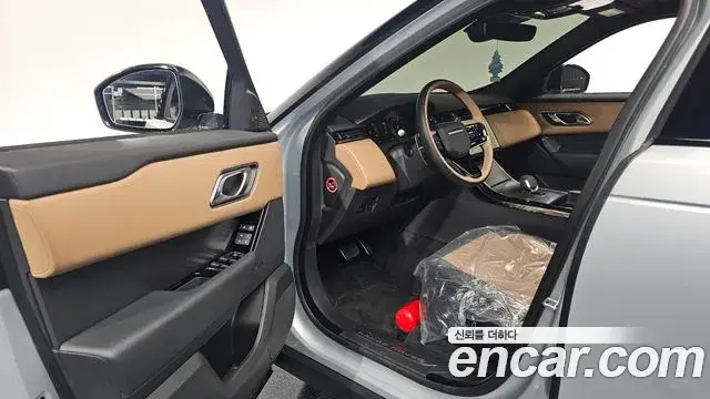 Land Rover Range Rover Velar 2024 — Photo 6/20