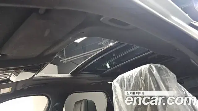 Land Rover Range Rover Velar 2024 — Photo 19/20