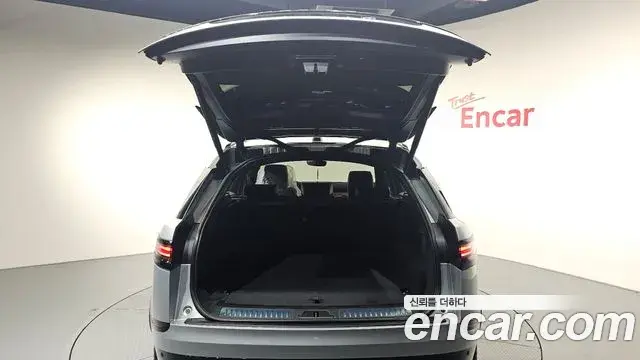 Land Rover Range Rover Velar 2024 — Photo 18/20