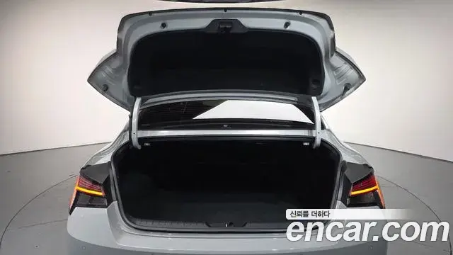 Hyundai The New Avante Hybrid 2022 — Photo 9/20
