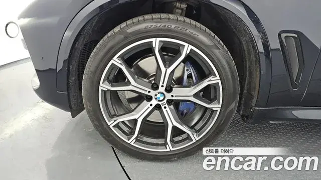BMW X5 2021 — Photo 8/20