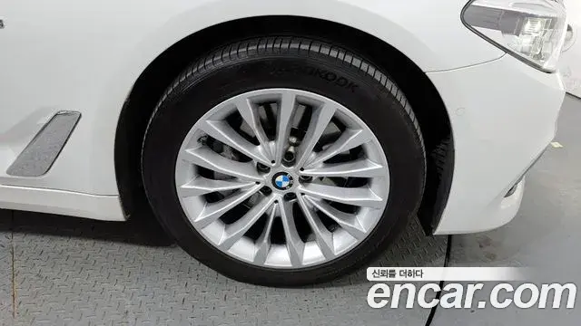 BMW 5 Series 2018 — Photo 2/20
