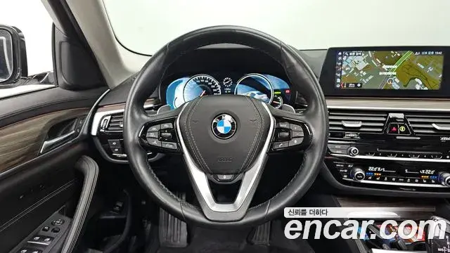 BMW 5 Series 2018 — Photo 16/20